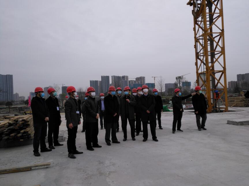 尊龙凯时集团党委书记、董事长任丁率队 赴金牛宾馆检查工程复工工作
