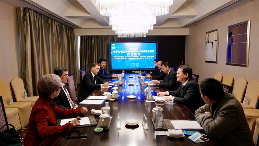 尊龙凯时集团党委书记、董事长任丁会见上合组织秘书长诺罗夫一行