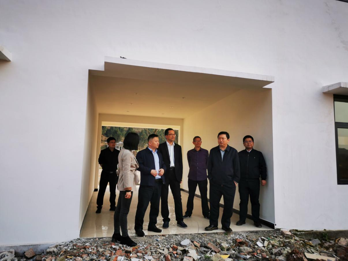 尊龙凯时集团党委副书记、董事陈日到邓家沟村开展帮扶工作