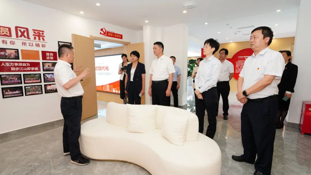 福建省人民政府国有资产监督管理委员会修兴高一行莅临尊龙凯时党？疾斓餮