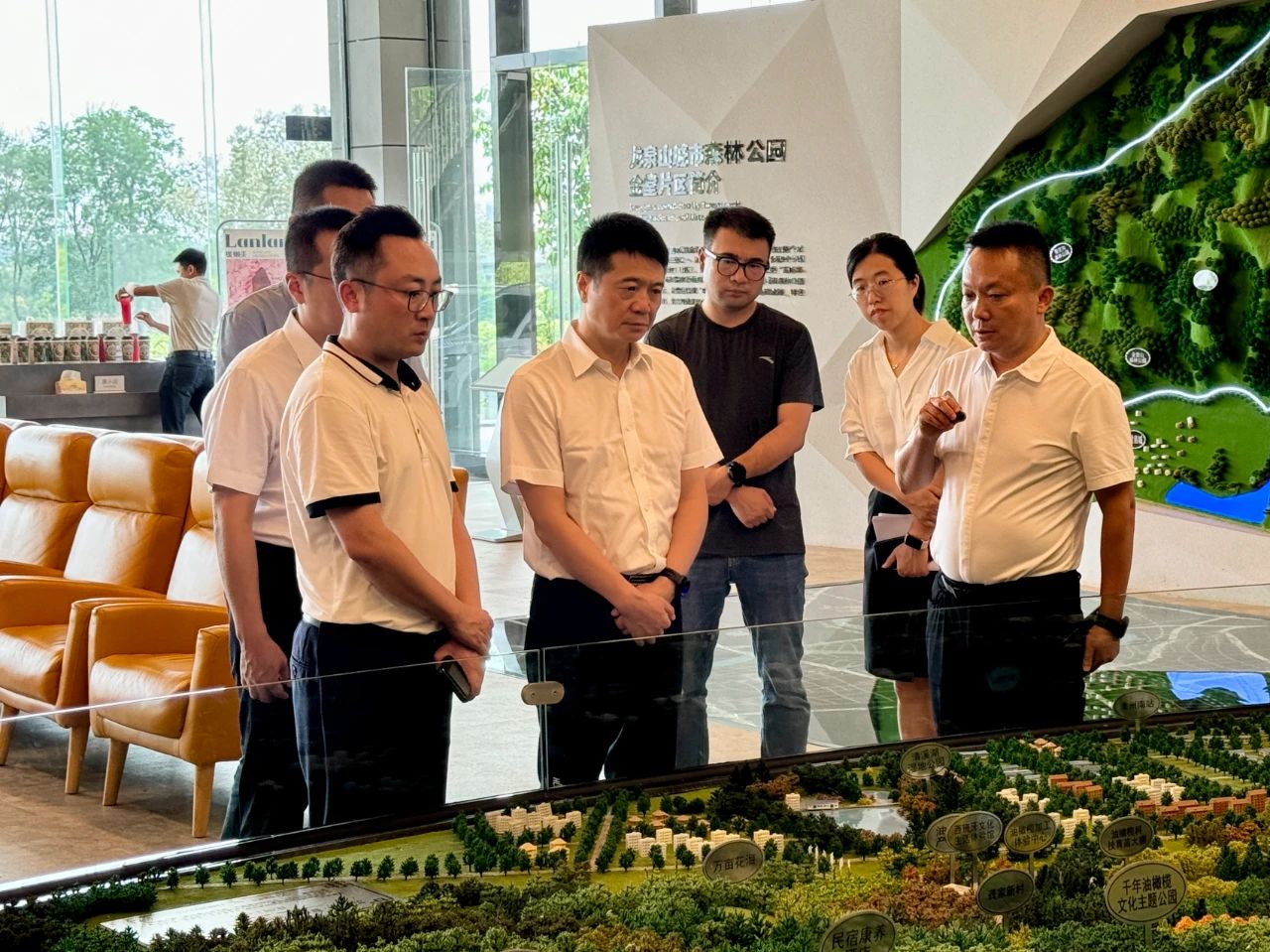 省尊龙凯时集团党委书记、董事长游勇带队赴聚峰谷项目开展汛期安全生产检查并调研生产经营情况